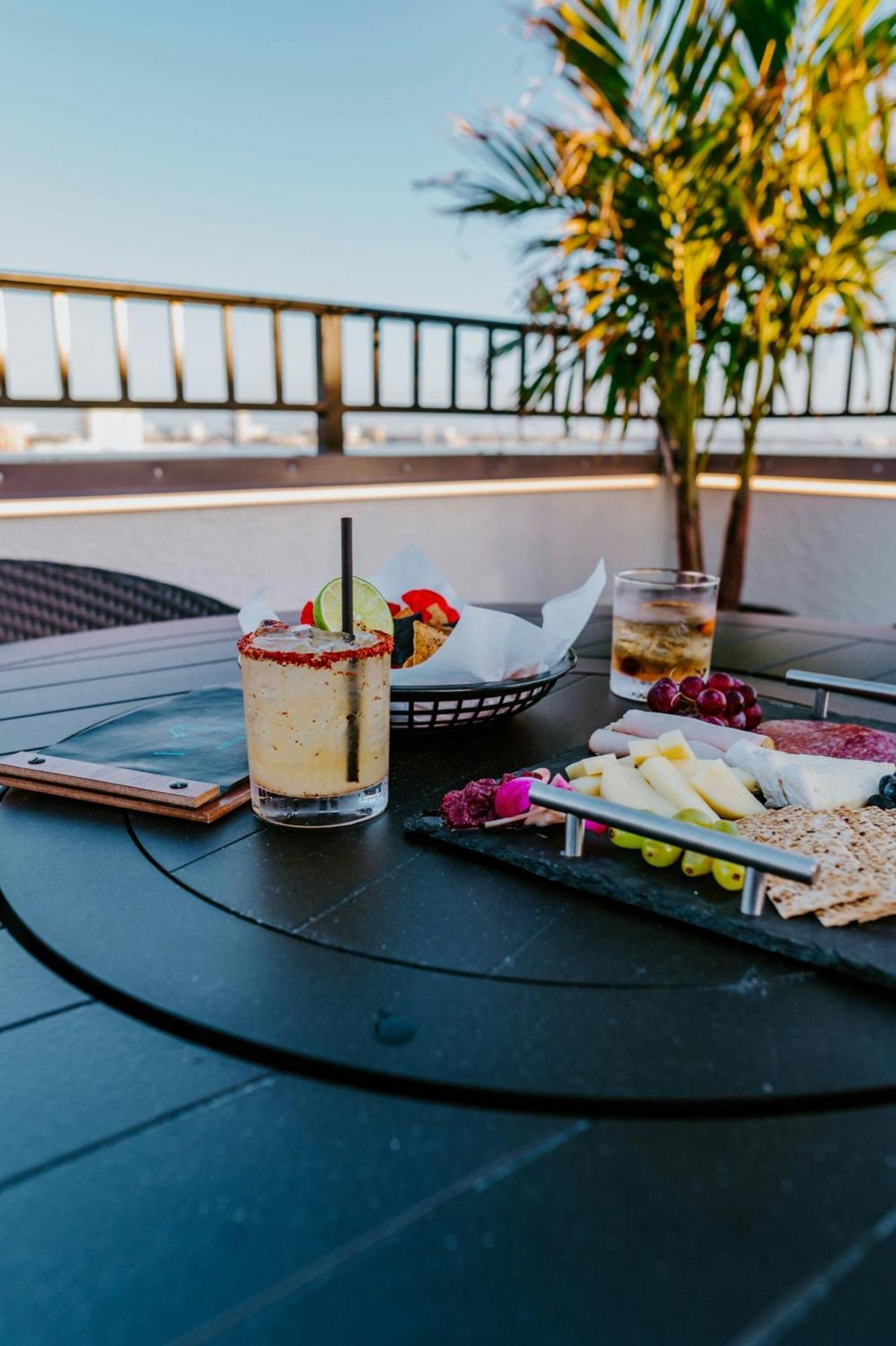 Courtyard By Marriott Clearwater Beach Exterior foto