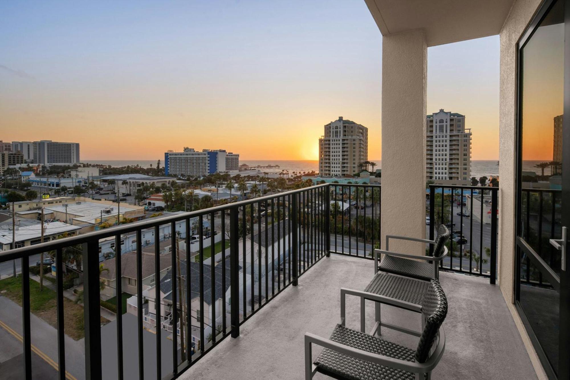 Courtyard By Marriott Clearwater Beach Exterior foto
